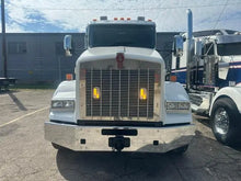 2023 Kenworth T800 w/ Century 30 Series 28'